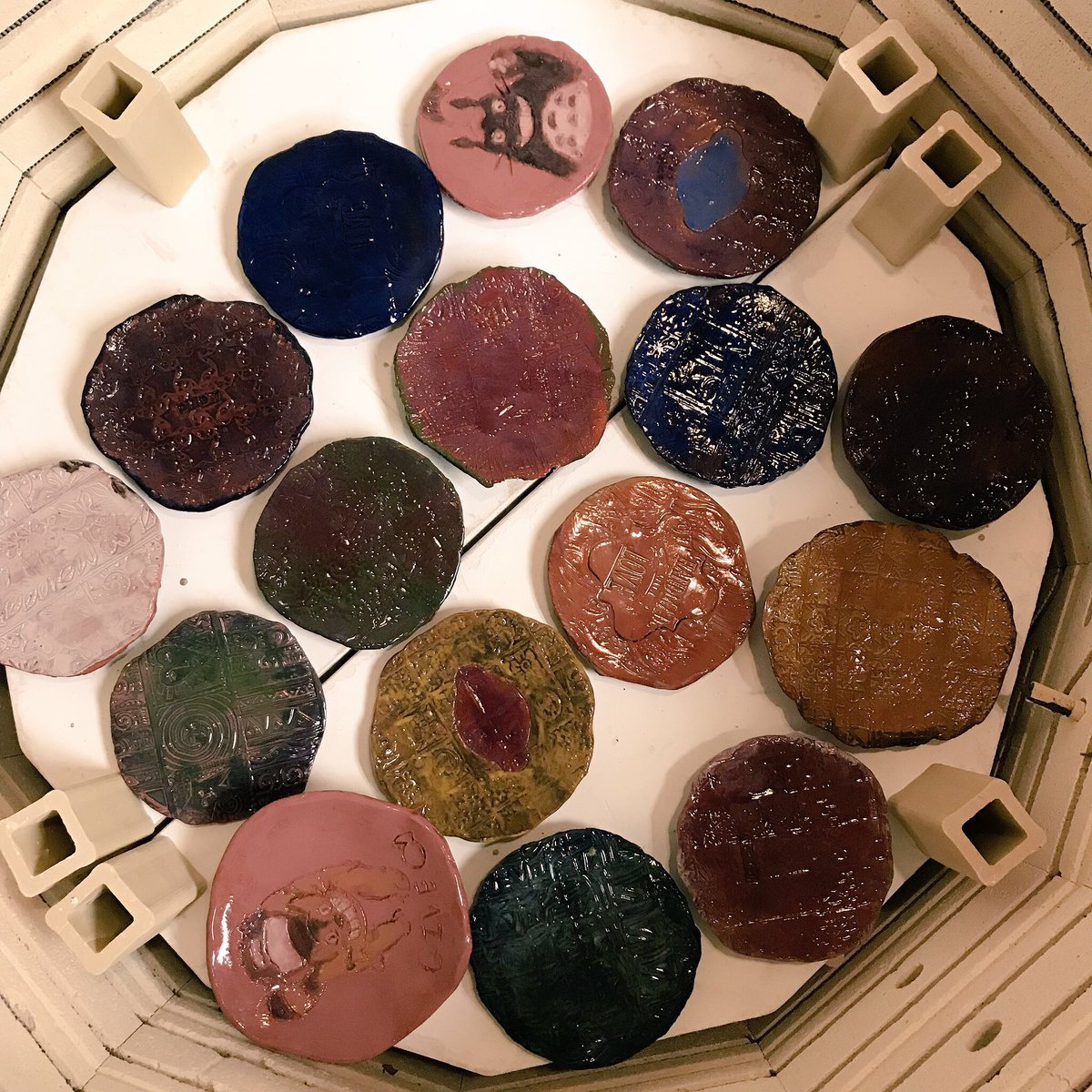 swhsart's tweet photo. Every year South Warren High School artists create handmade ceramic bowls/plates/mugs to donate to our local Empty Bowls Project π΅ which helps feed the hungry in our community! Character-building empowering experience!#TakeCharge #GiveBack #ArtistsAgainstHunger #WorkWithTheCoach https://t.co/5xbgginTH7