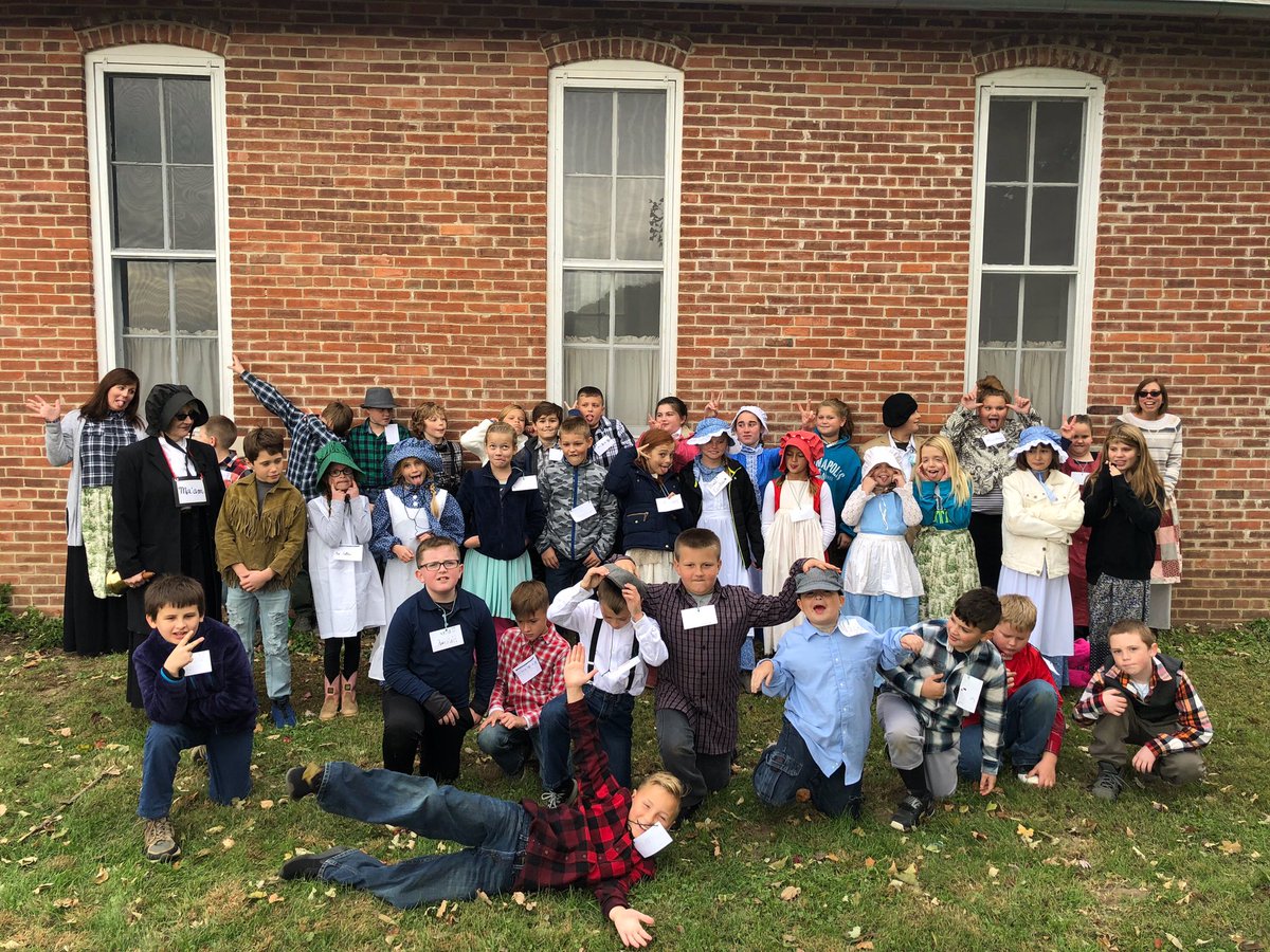 GT_Elementary's tweet photo. #4thGrade had a great time at #CrossSchool
#MakeLearningComeAlive #FieldTrip #IndianaHistory https://t.co/2fMaqSVVlY