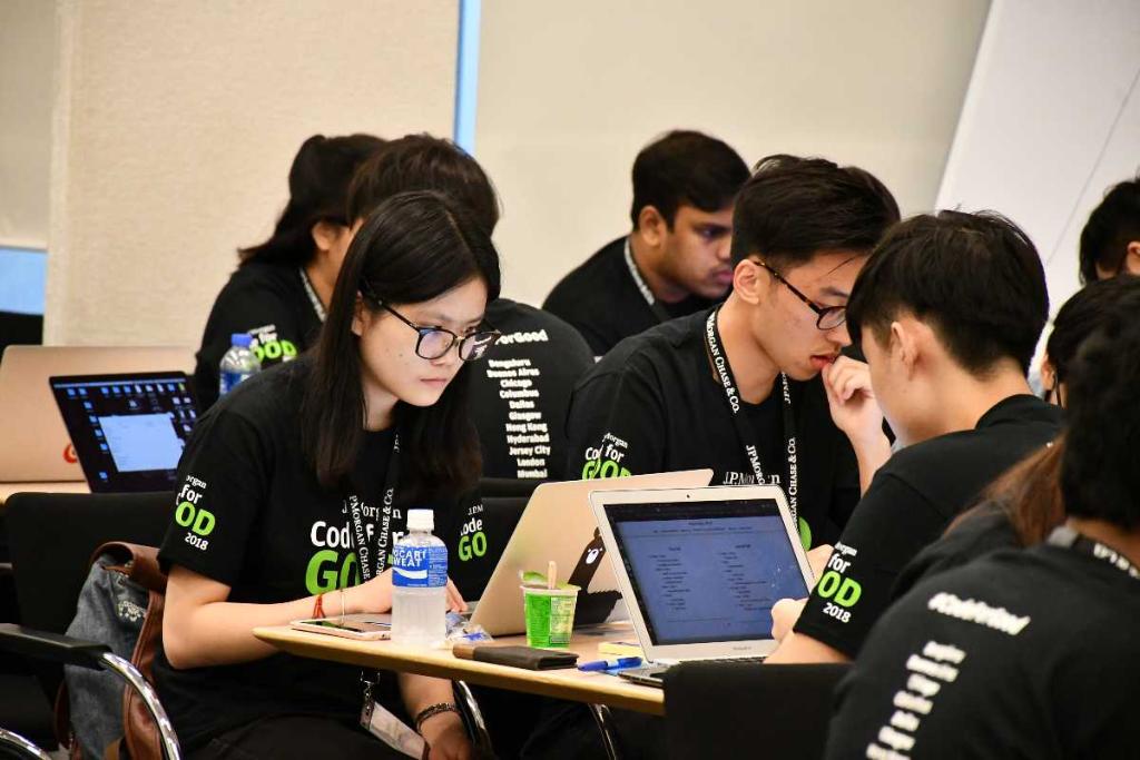 jpmorgan's tweet image. 12 hours, 10 teams, 2 challenges. Student coders and $JPM technologists built solutions for @mindhongkong to support mental health at our first #CodeForGood challenge in #HongKong. bit.ly/Code_For_Good