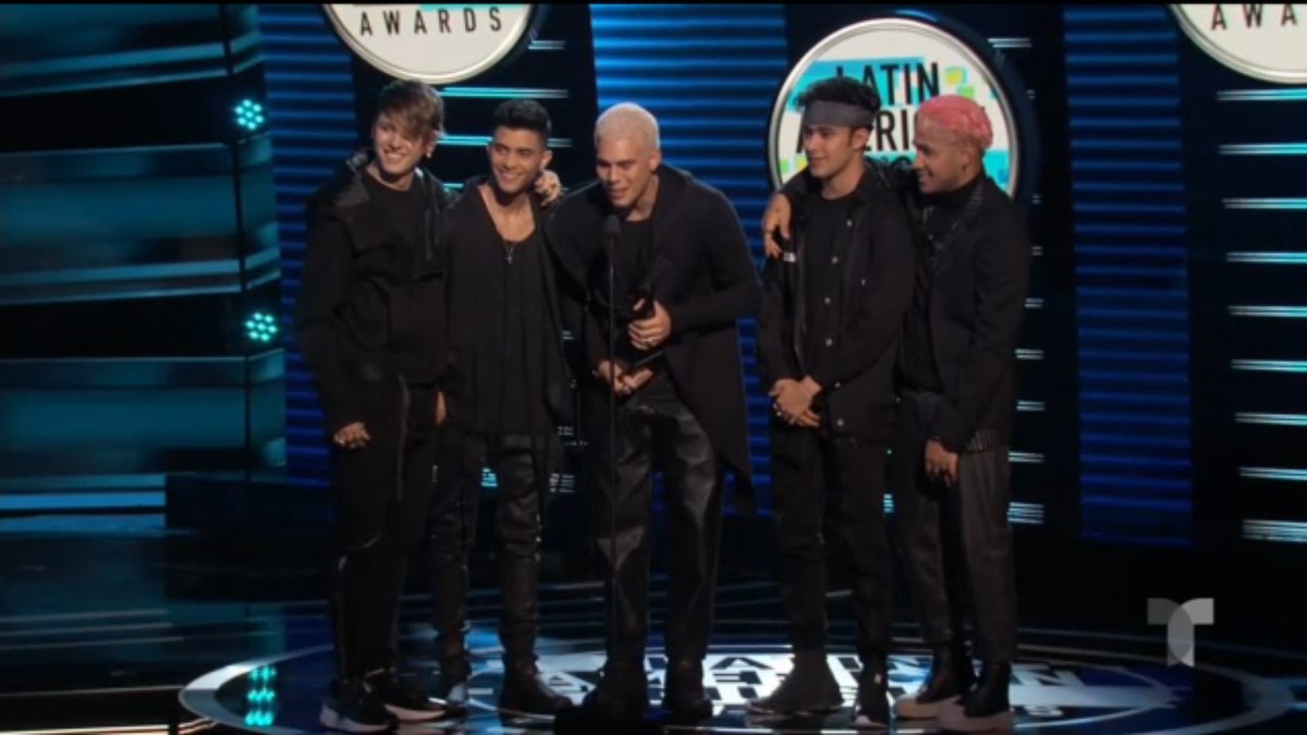 vaiterdeboche's tweet photo. CNCO levou em todas as categorias que estavam concorrendo e chocam um total de 0 pessoas  #LatinAMAs https://t.co/zFBFp6iB6N
