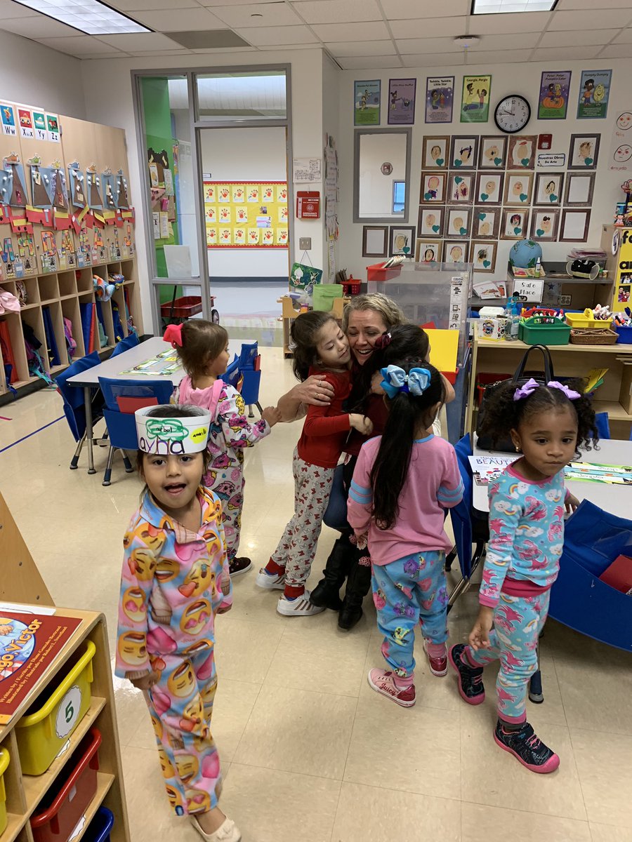 Gabriela Mistral Cec Read For The Record Guest Reader Hisd Trustee Sue Deiggard Sueforhisd Mistral Cec Hisdwestarea Mistrallibrary T Co Opx9fobksp Twitter