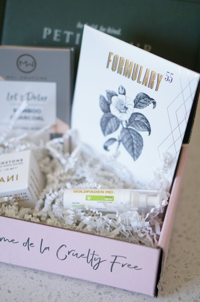 rebeccalately's tweet image. I'm sharing the creme de la cruelty free today over on the blog.  My October 2018 Petit Vour box arrived &amp;amp; I've had a few days to try it all out.  See what I think --&amp;gt; ow.ly/3ZHB30mnpGD #petitvour @PetitVour