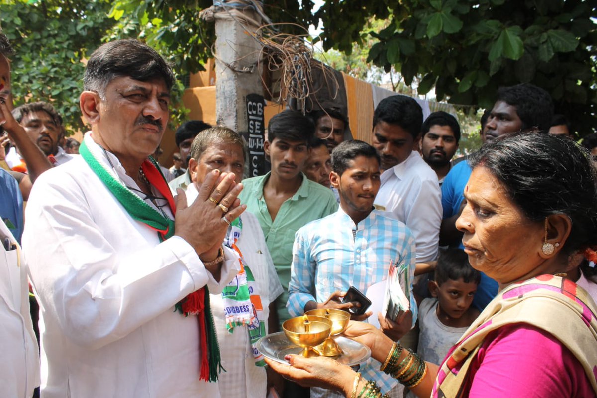 DKShivakumar's tweet photo. Campaigned in Kudathini, Sandur and other areas of Ballari Lok Sabha seat by holding rallies and going door to door yesterday.

People's reaction to our party and candidate suggest that we will be registering a big victory in the by-election. https://t.co/7HIn3tAoIT