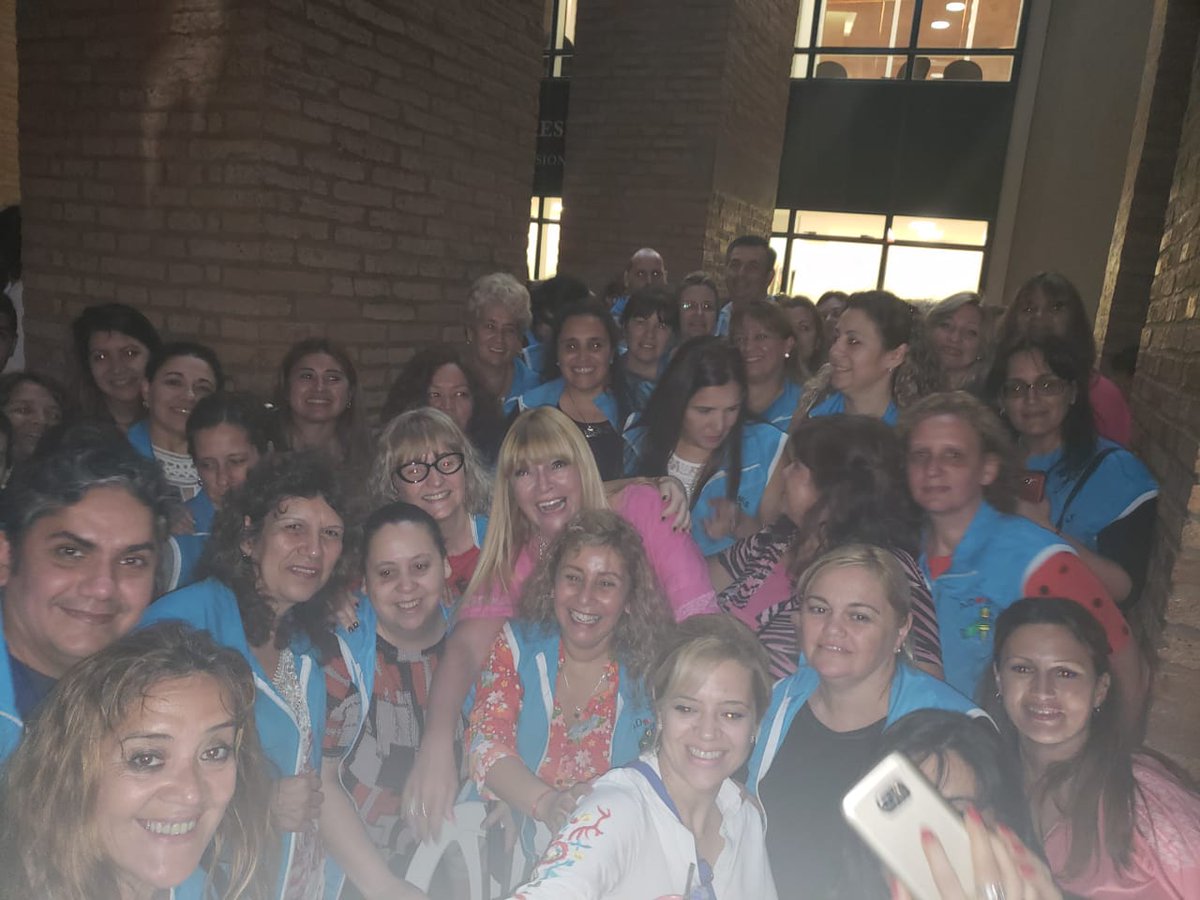 EscurdiaViviana's tweet photo. La Paridad de Género en Misiones es Ley!! Pero vos como siempre fuiste pionera, marcaste tendencia al encabezar una lista para diputados nacionales. Sos vanguardia, sos una visionaria y sos lo que va a venir. A tu lado siempre @mariluleverberg! https://t.co/MnjPmWNWc4