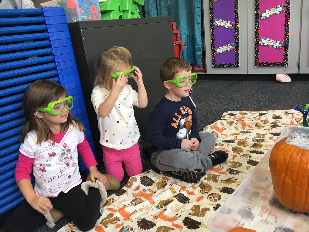 Luce_Elementary's tweet photo. More preschool pumpkin pics! https://t.co/d5BXCj8Gh5