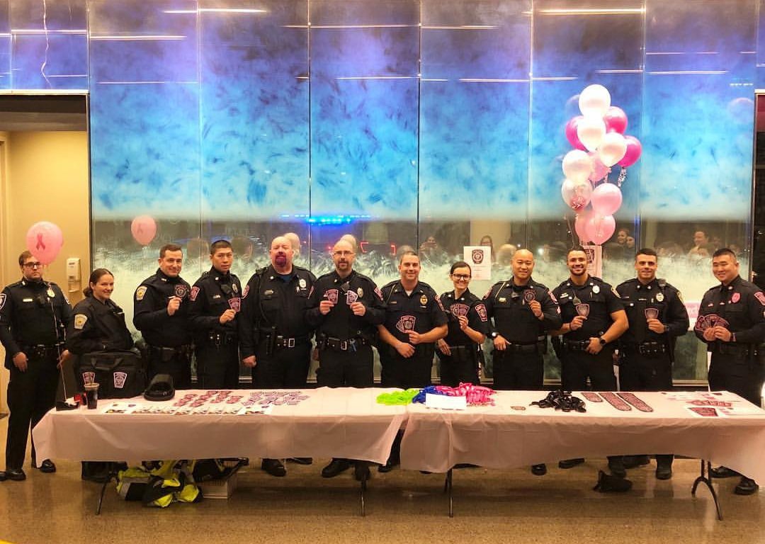 BHCCPD's tweet photo. Great time at the #BreastCancerAwareness event hosted by @MassArtPolice last night!
#PuttingTheCuffsOnCancer
#PinkPatchProject
#BHCCPDPinkPatch
#BHCCPD
#PinkPatchProject2018
#PinkPatch
#BreastCancerAwarenessMonth
#DanaFarber
#DanaFarberCancerInstitute https://t.co/ekeYOizPiR
