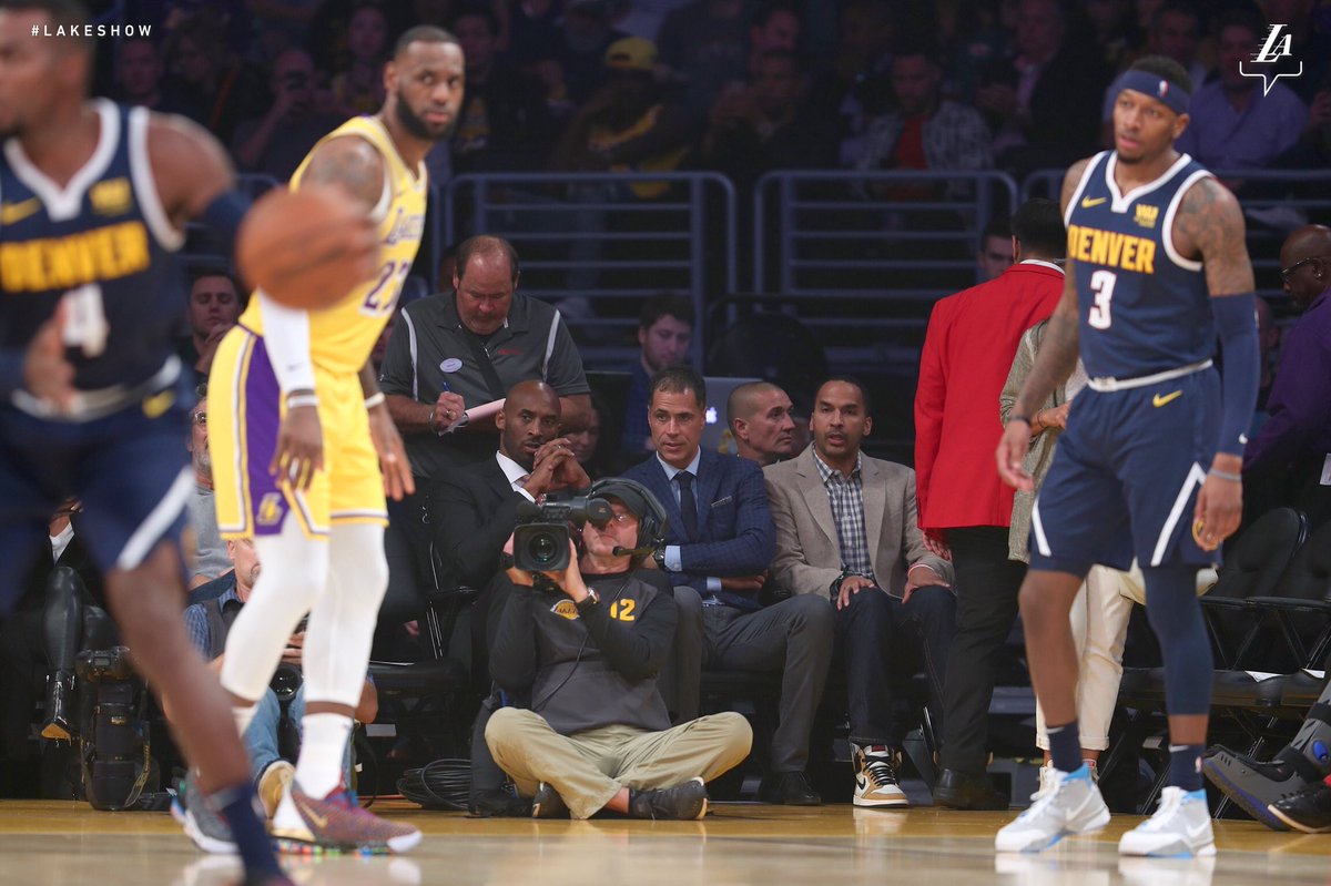 LakersNation's tweet photo. Kobe Bryant and LeBron James. https://t.co/v8gkcu1RMr