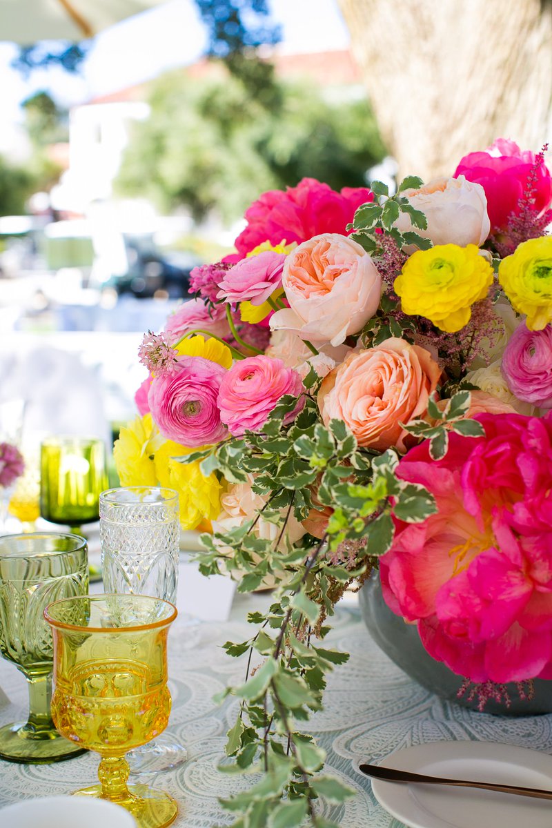 Bright, bold &amp; beautiful for a wedding brunch! <a href="/BobGailEvents/">Allyson Levine</a> <a href="/lehrandblack/">E</a> <a href="/RevelryDesign/">Revelry Event Design</a> <a href="/whitelilacinc/">White Lilac Inc.</a> (Photo: Callaway Gable)