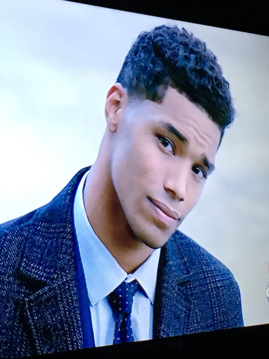 natelivetweets's tweet photo. Hey #HTGAWM https://t.co/8PkGHNLOyV