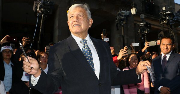 Va bien la consulta sobre el #aeropuerto, pese a #contracampaña : <a href="/lopezobrador_/">Andrés Manuel</a> 
bit.ly/2D5RATW