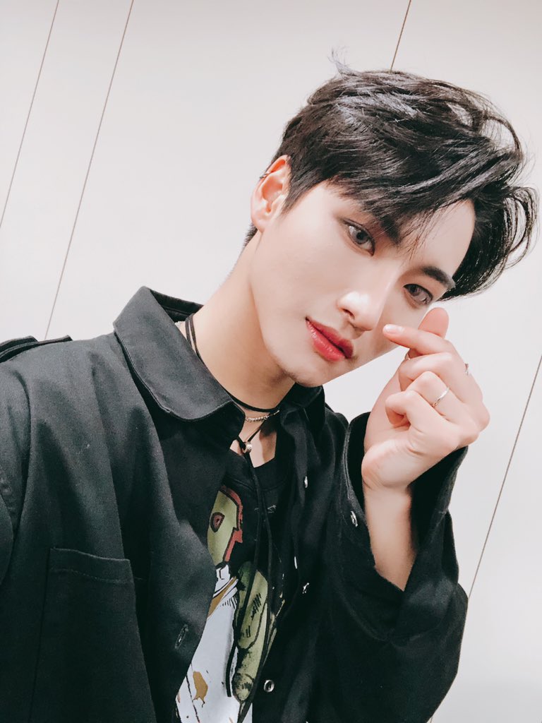 ATEEZ(에이티즈) on Twitter: "[#성화] 레디셋 겟 레디셋~🎶🎵 오늘 준비 중에 찰칵📸 #ATEEZ #에이티즈…