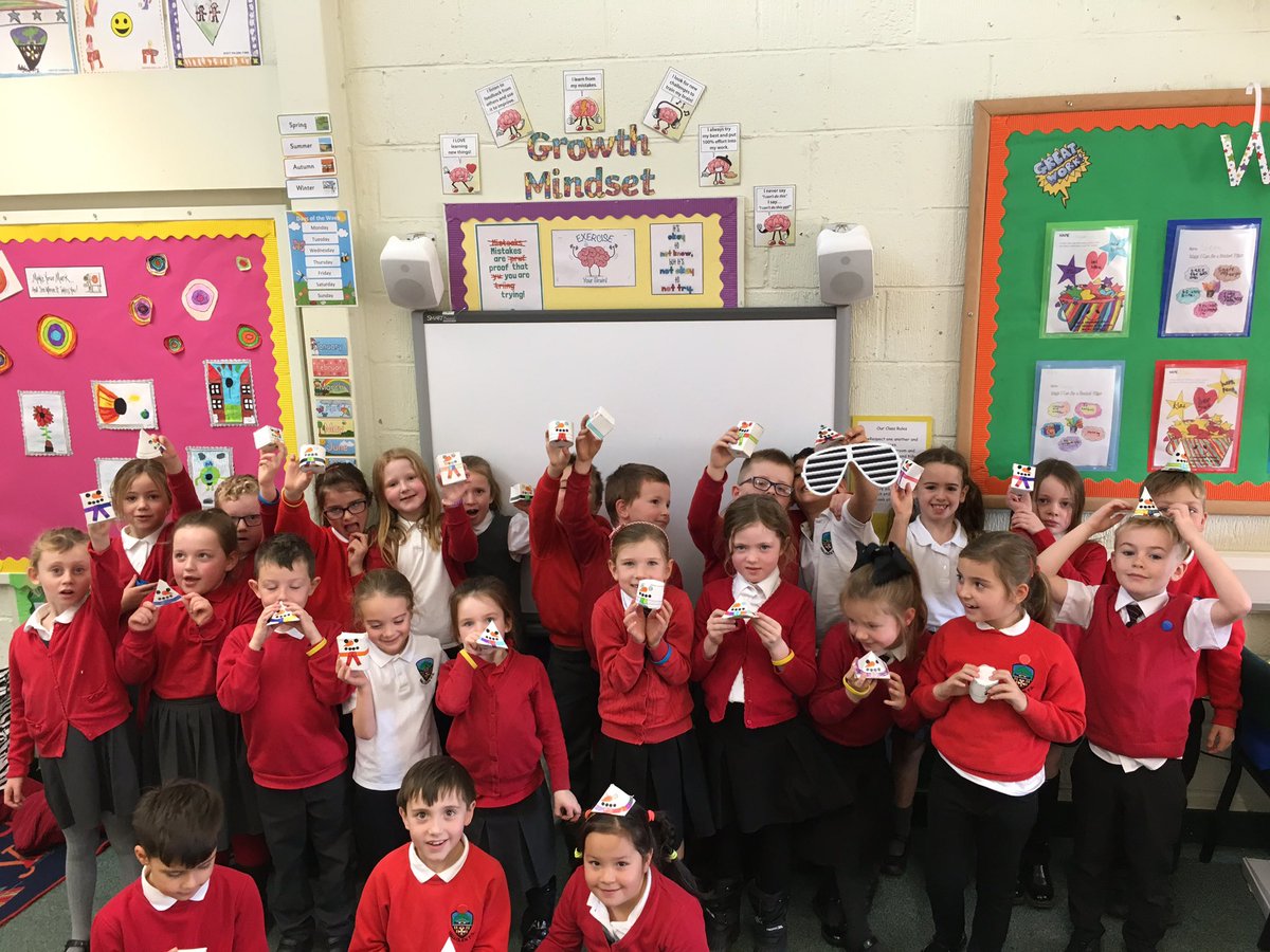Hallglen_P3B's tweet photo. We have been making 3D shapes from their nets. Ask us to name a 3D shape and describe it using the words faces, edges and vertices. https://t.co/21J57LiqRn