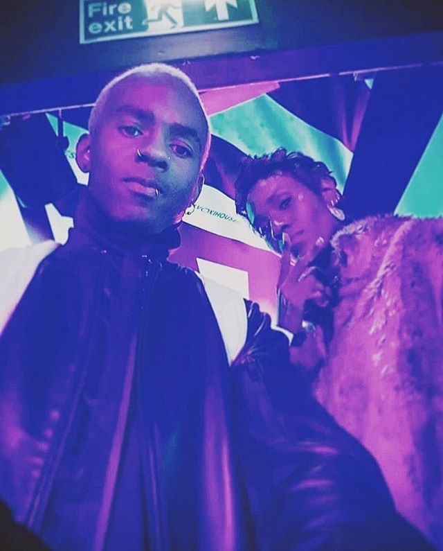 t_stylesiblings's tweet photo. Had to take a selfie with that light though ππΎ Happy Friday from the Style Siblings
#selfie #fridayselfie #lights #FlyyAlways #thestylesiblings https://t.co/EfOqx3NN5n https://t.co/iUHjGoVEh8