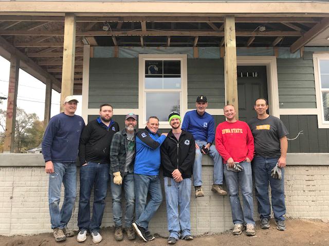 builtbybrosco's tweet image. Want to start Friday off with some positive news? Check out the good people at @Windsor_Windows putting their #DIY skills to work last week to help complete a #HabitatforHumanity multi-home complex. 
#WindsorWindows #Builders #PositiveVibes #HappyFriday #Worthwhilework #GoodNews