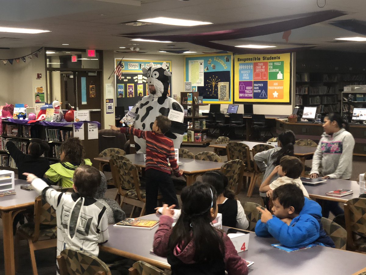 SFE_techguru's tweet image. Character day @SFE_3820 @bigredindy @SFE_Library @doreencronin1 #BestPrincipalEver #ClickClackMooCowsThatType #StoutFieldGood