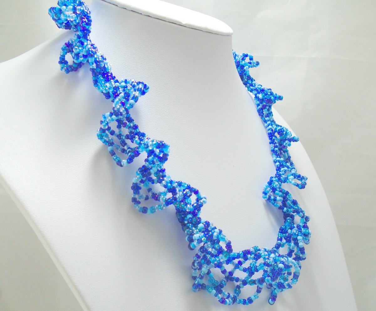 This lace looking necklace is beaded netting. The Oglala Lace or Oglala Butterfly stitch was developed by the Lakota Indians. It creates a beautiful lace ruffle that is fun to wear. 

k8tiesparkles.com/products/blue-…

#hhlunch #giftideas #uniquegift #ooakjewellery