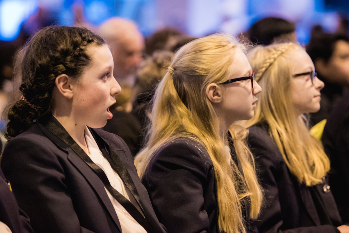 engineeringgov's tweet image. Teachers - looking for STEM inspiration? Tune into the @SiemensUKNews #SeeWomen roadshow livestream on Tues 06 Nov for mind-blowing experiments and a Q&amp;amp;A with engineers, presented by @Frans_facts bit.ly/SiemensSW #InspireAnEngineer