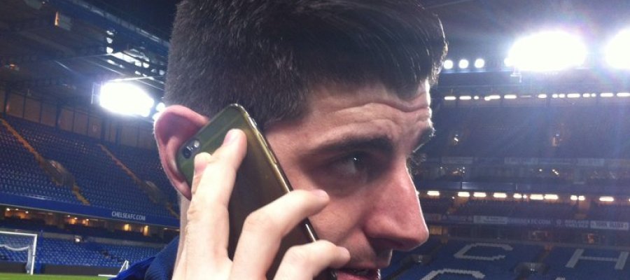 TrollFootball's tweet photo. Hi Hazard, it's Thibaut. Don't come to Real Madrid, it's a trap. https://t.co/odSjmnpud2