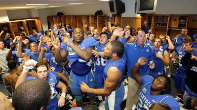 dusty_bonner's tweet photo. Always at the center of attention  @ChristiUKsports @DoubleJJ90 https://t.co/xDlWWM1Ejk