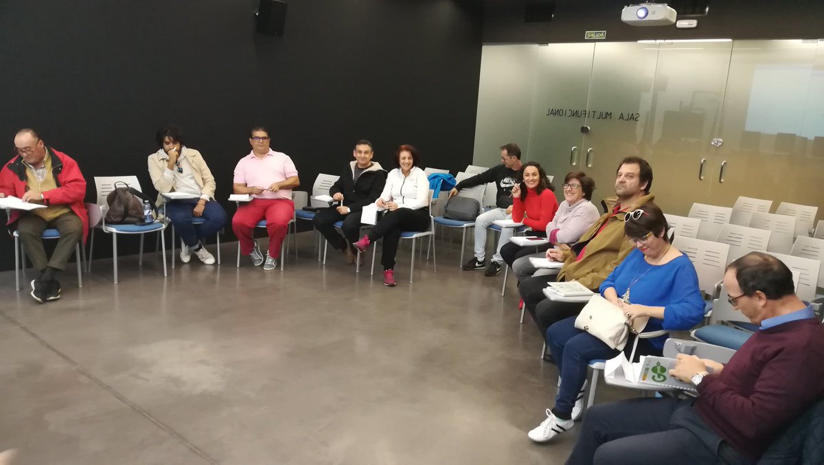 EOIAlmendralejo's tweet photo. Maravilloso el taller de esta semana impartido por Javier Rivero, sobre "cómo vender más". Seguimos sumando!! Feliz fin de semana a todos!! 😃@EOIAlmendralejo @eoi https://t.co/wBRAOfaNOX