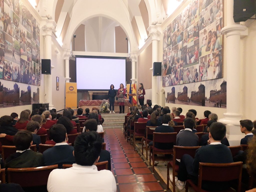 Canada_Blanch's tweet image. Entrega de premio #nativescientist a Gabriela Mir por parte de Patricia Bernal del @imperialcollege. #asambleaVCB
