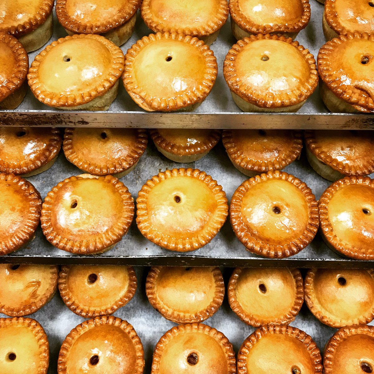 WilsonsButchers's tweet image. Pies, Pies and more Pies!! 🤤

If you still haven’t ordered your Bonfire Pork Pies for this weekend, comment below or give us a call on 0113 264 5448... we can’t eat them all ourselves 😂🎇

#fridaypieday #happyweekend #piespiespies #thatslunchsorted #bonfirenight #pieandpeas