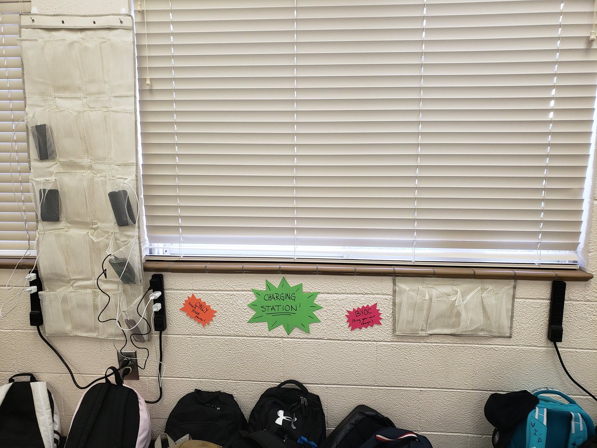 SchwentToClass's tweet photo. Trying something new. 🤞 #chargingstation #phones https://t.co/E2MeEKwqUq