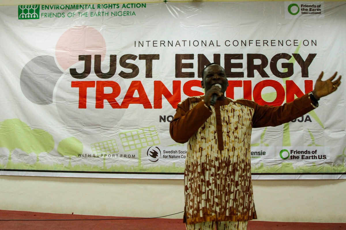 "Il y a une vie après le pétrole. Une #JustTransition signifie passer de #FossilFuel à une énergie propre, #renouvelable, décentralisée et contrôlée par les populations ." Godwin Ojo <a href="/ERAFoEN1/">ERA/FoEN</a>