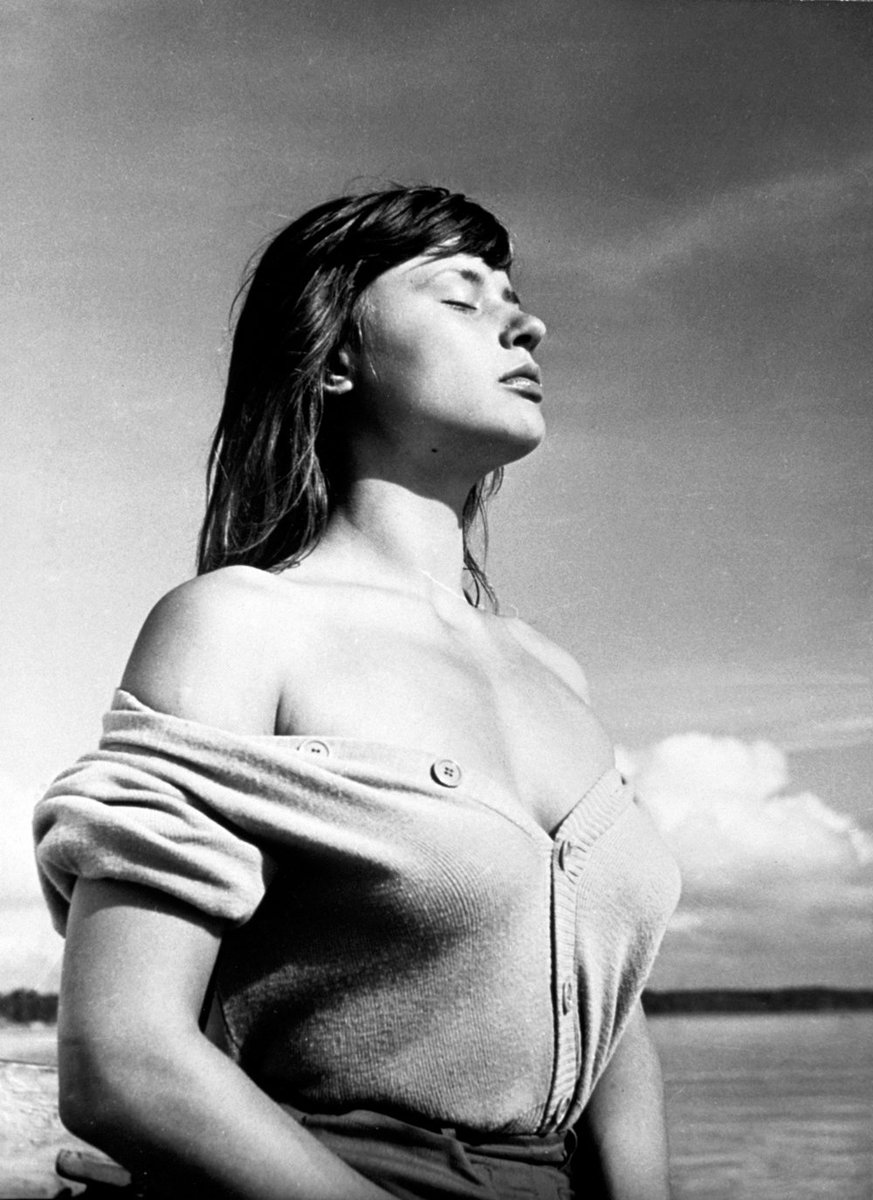 ◈ 11월 10일(토) 19:00 <모니카와의 여름> 상영 후 GV 게스트: 신은실 영화평론가 ◈ 11월 11일(일) 13:10 <산딸기> 상영 후 GV 게스트: 송경원 씨네21 기자Trans...