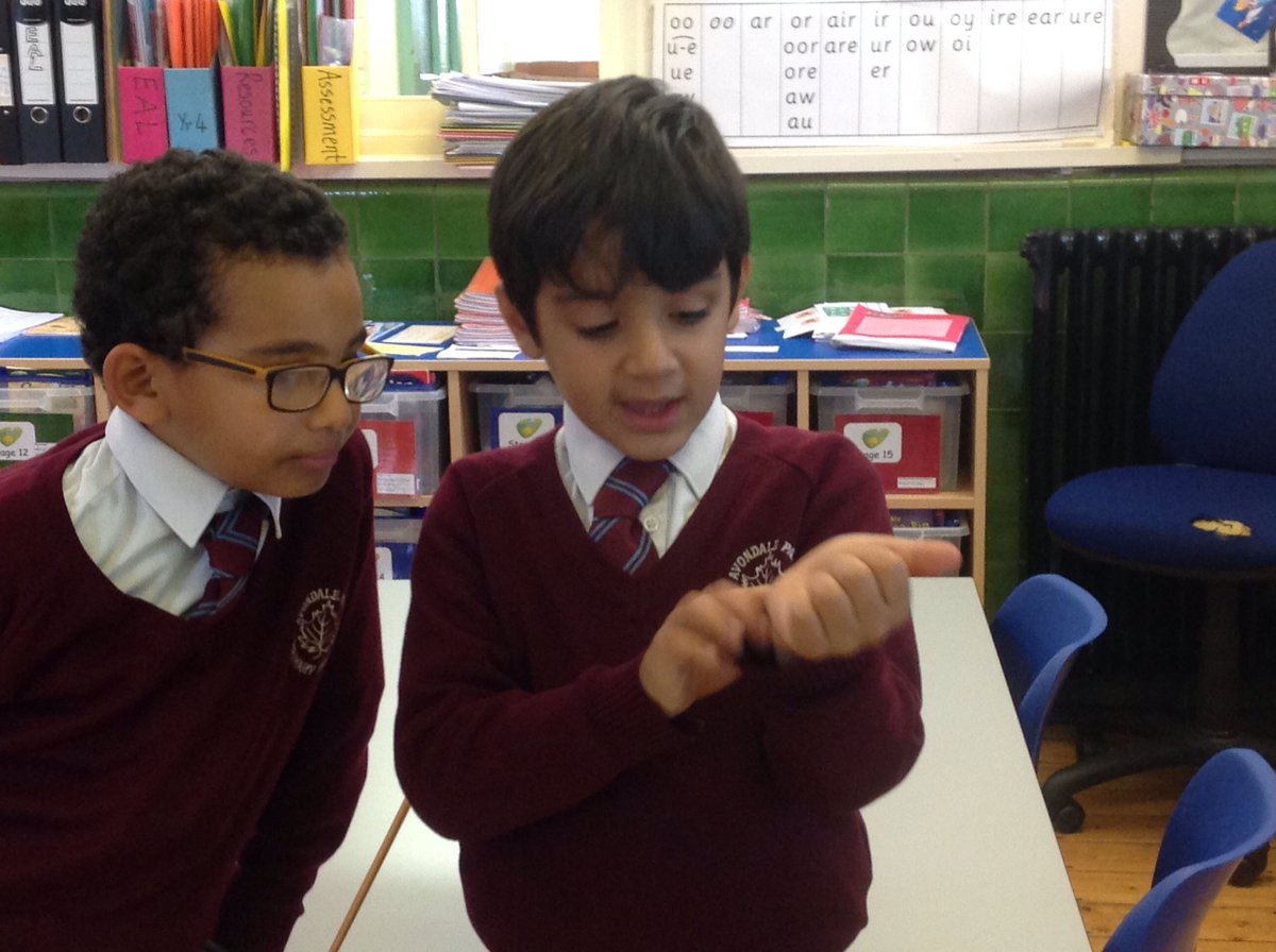 Avondale_Park's tweet photo. We had great fun drawing around our bodies and sharing what knowledge we already had about what might be found inside our bodies. Some children are already showing great scientific promise #howhumanswork @The_IPC https://t.co/qkYWufumTr