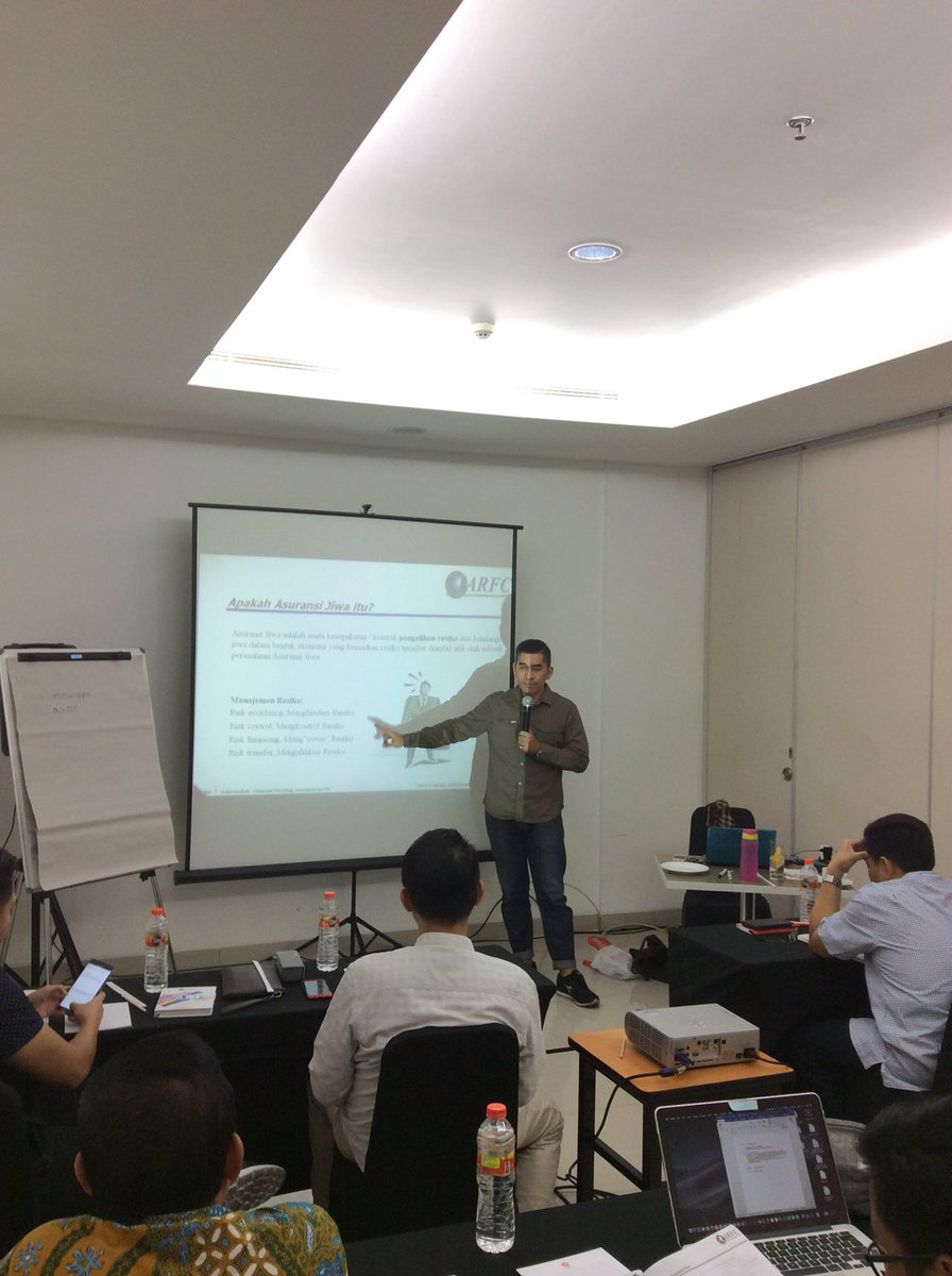 IARFC_Id's tweet photo. Workshop financial planning level intermediate batch 65 dimulai. Hari ini peserta memulai kelas dengan mempelajari asuransi jiwa dengan Bapak @AidilAKBAR https://t.co/KtGEcNPbVd