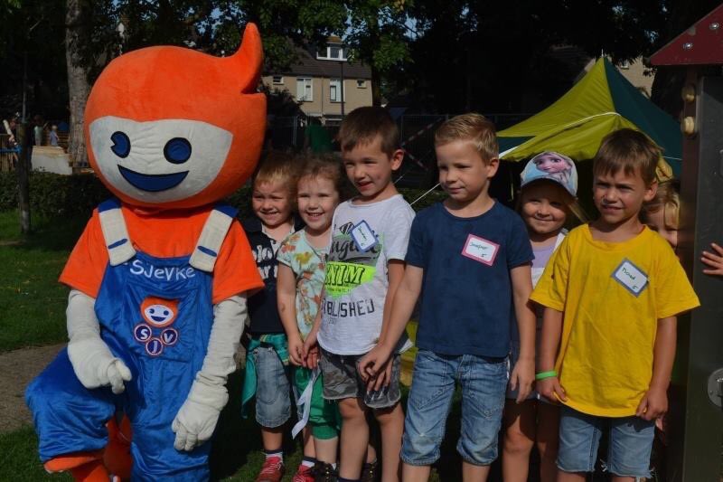 Sta jij al ingeschreven voor de nieuwsbrief van SJV? Daarin nemen we de afgelopen activiteiten mee en kijken we vooruit in de agenda.

Schrijf je dus snel in voor de nieuwsbrief van SJV via onze website, en blijf op de hoogte. Lees hier de nieuwsbrief: mailchi.mp/sjvrosmalen/sj…