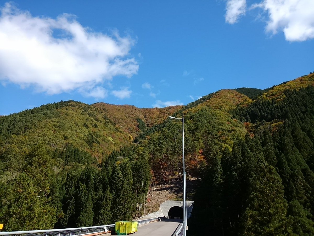 2BLVP55B's tweet image. 岐阜県のK86後半のクネクネは路面が悪くなって走りにくい…
こもれびロードに接続するトンネルが開通すると岩屋ダムから、せせらぎ街道に抜けられる良いルートになりそう🎵
#K86　#岩屋ダム　#こもれびロード　#せせらぎ街道