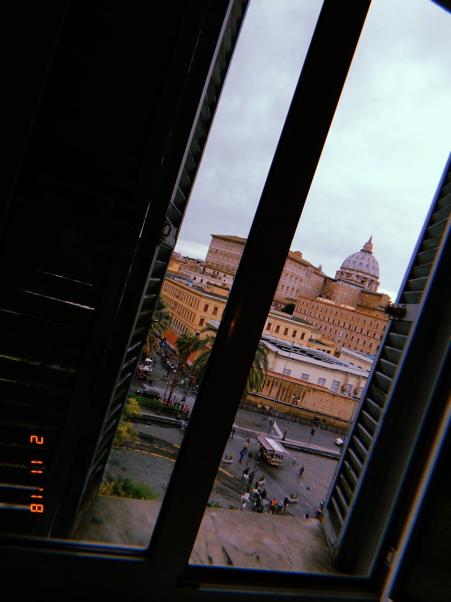 irenedefelice1's tweet photo. Oggi #buongiorno così!
.
.
.
#roma #vaticano https://t.co/q9eOTfCOqY