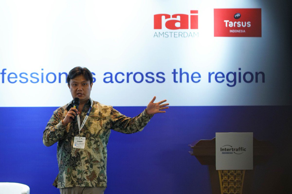 IntertrafficINA's tweet photo. Best practice regarding Industry’s Perspective: Technologies to Traffic Management, speaker by Wahyu Y. Limadjaja as a Operational Director, PT Tiga Agra. #ITIN18 https://t.co/EJYyKO9v4J