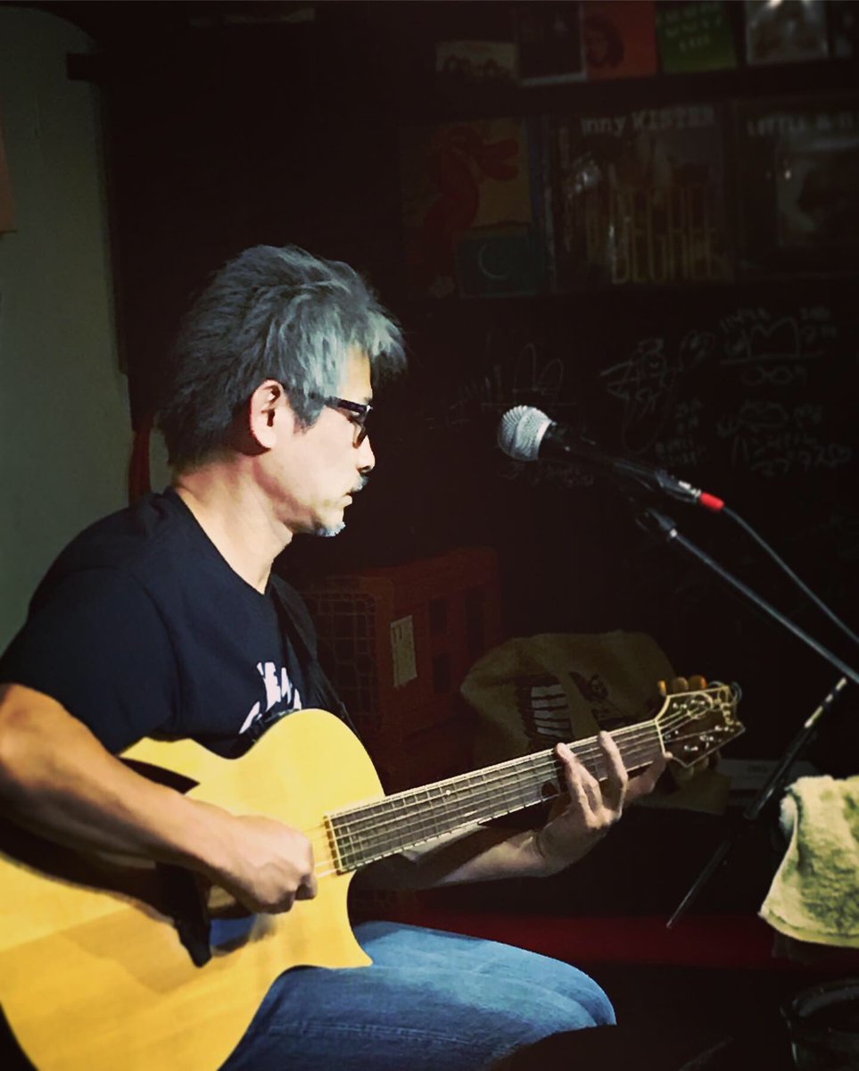11/2 今夜は一年ぶりに
リジィさんこと横の田んぼに縦の道
【横田縦道】カンバック！！
ブルースからゴスペル、縦道奏でるギターに酔いしれろ
スペシャルサンクス、小田原のブルースメン、JoJo氏も参戦
是非お越しください✨

#横田縦道 #JoJo #庄内loose #livebarloose #庄内livebar