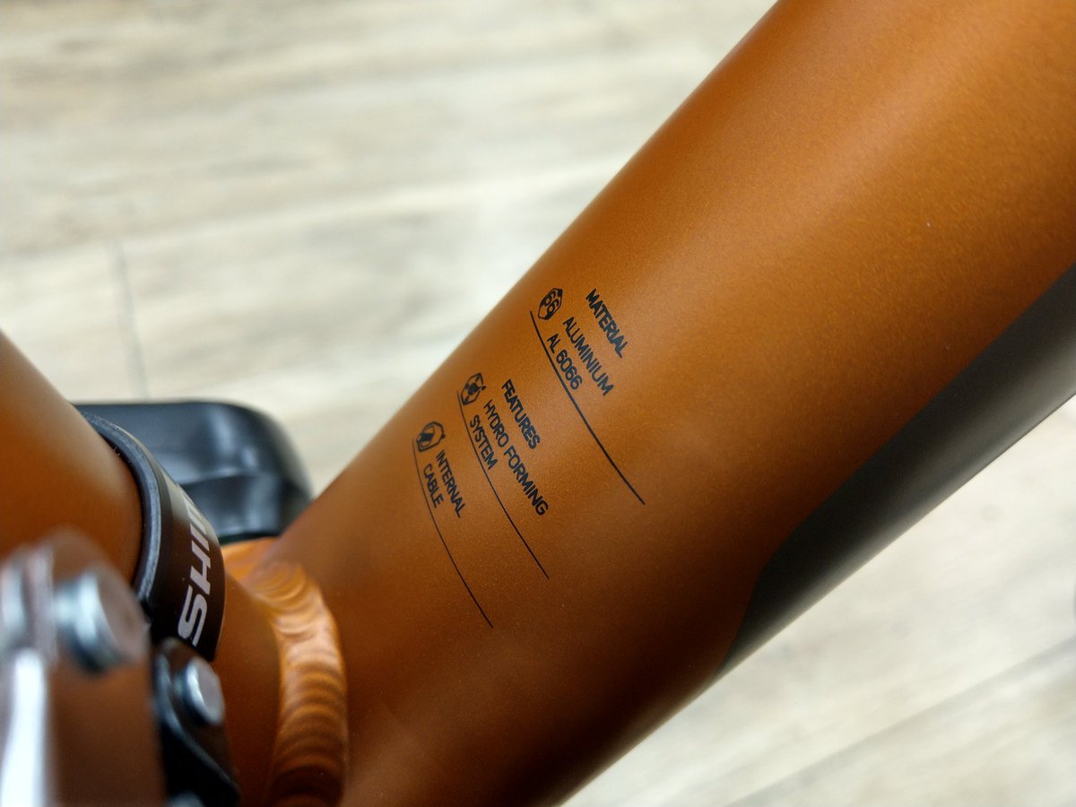 サイクルショップカンザキ千里店 Merida Gran Speed 100 D 19年モデル入荷です ちょっとマットなシルクカッパーカラー スーツで乗ってもばっちりスタイリッシュに決まる大人のカラーリング 油圧ディスクブレーキ装備で快適なブレーキ性能を発揮してくれ サイクルショップカンザキ千里店 Merida Gran Speed 100 D 19年モデル入荷です ちょっとマットなシルクカッパーカラー スーツで乗ってもばっちりスタイリッシュに決まる大人のカラーリング 油圧ディスクブレーキ装備で快適なブレーキ性能を発揮してくれ