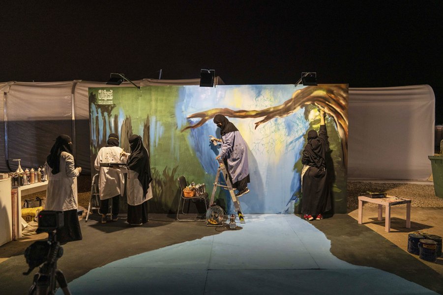 arabnews's tweet photo. One of the aims of #Exhibit23 is to introduce the new generation of #Saud artists to the work of those who blazed a trail for modern art in the Kingdom, says #PrincessAdwa https://t.co/1gOuA5YUKc https://t.co/AagACJYbRw