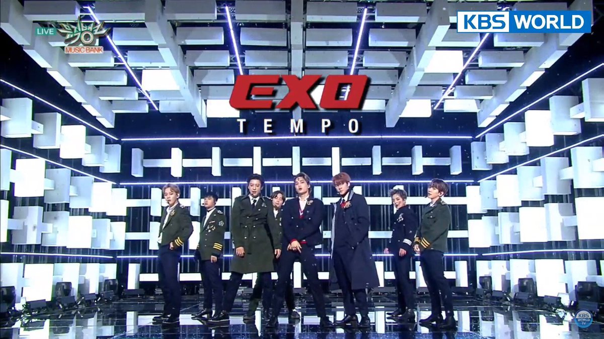 SC_ysk21's tweet photo. Ya les había dicho que los hombres con uniforme me podían? 
Pues si we, ahhhh es que se veían tan perfectos. 

#EXO
#TEMPOoutNOW @weareoneEXO https://t.co/fy15u4iaPn