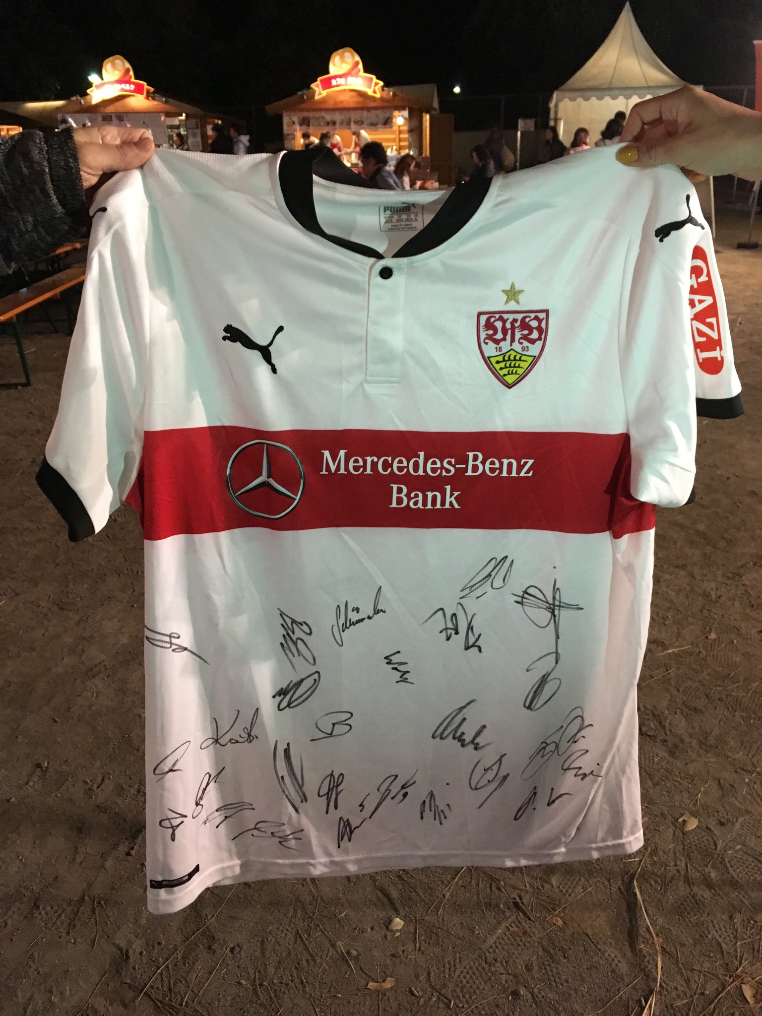 1 Fcケルンサポーターズクラブ 今日午後7時からドイツフェスティバルのブンデスリーガブースにてリフティング大会があります 是非ご参加ください 賞品はサイン入りユニフォーム等のブンデスリーガグッズです 明日も午後7時にリフティング大会します 1 Fcケルンサポーターズクラブ 今日午後7時からドイツフェスティバルのブンデスリーガブースにてリフティング大会があります 是非ご参加ください 賞品はサイン入りユニフォーム等のブンデスリーガグッズです 明日も午後7時にリフティング大会します