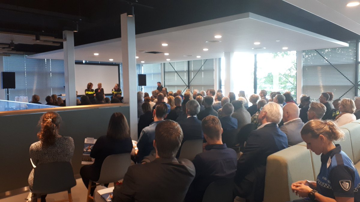 RemcoSpithoven's tweet photo. Veilig en wel aangekomen bij de veiligheidsconferentie van @Capelle_IJssel waar ik straks na de koffiebreak ons onderzoek naar 'verstoorde veiligheidsbeleving' zal presenteren. Zin in 💪 https://t.co/uFL9gSdDcb