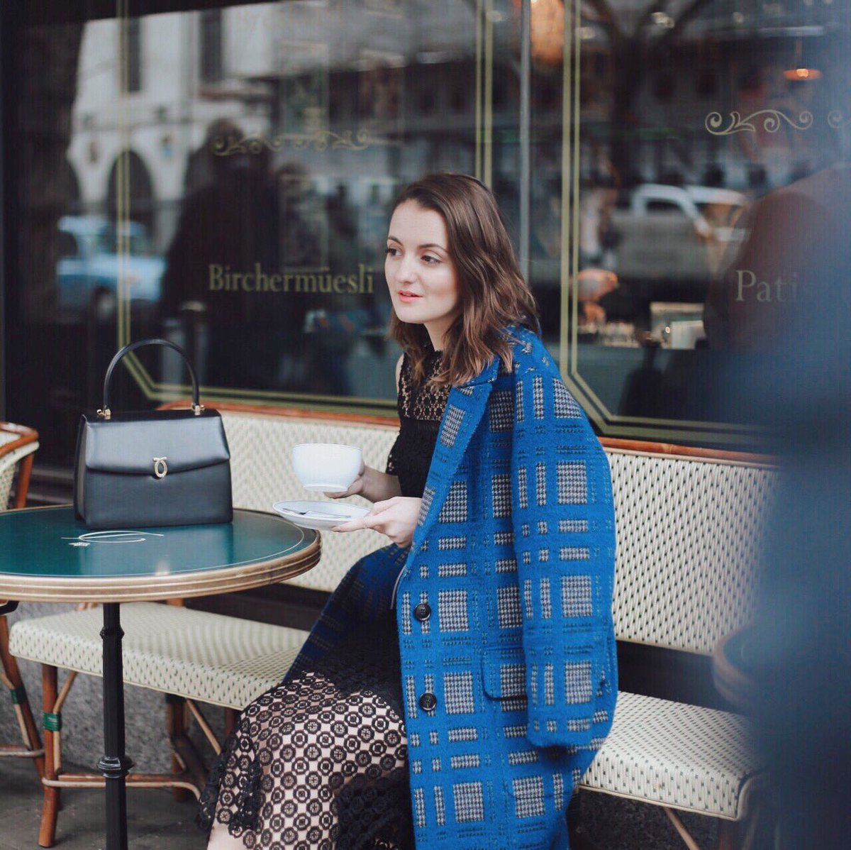 It’s what’s on the outside that counts, right? Wrapped up in my last-season Grace &amp; Oliver wool coat 🍂 <a href="/GraceandOliver/">Grace & Oliver</a> #launeden