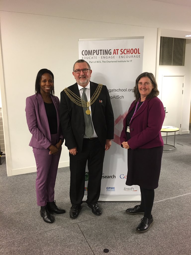 SouthWestCAS's tweet image. Our keynotes @msbclarke @Shirley_A @plymouthcc (Lord Mayor) and our student ambassadors at the CAS Plymouth teachers conference #CASPlym18 @CompAtSch