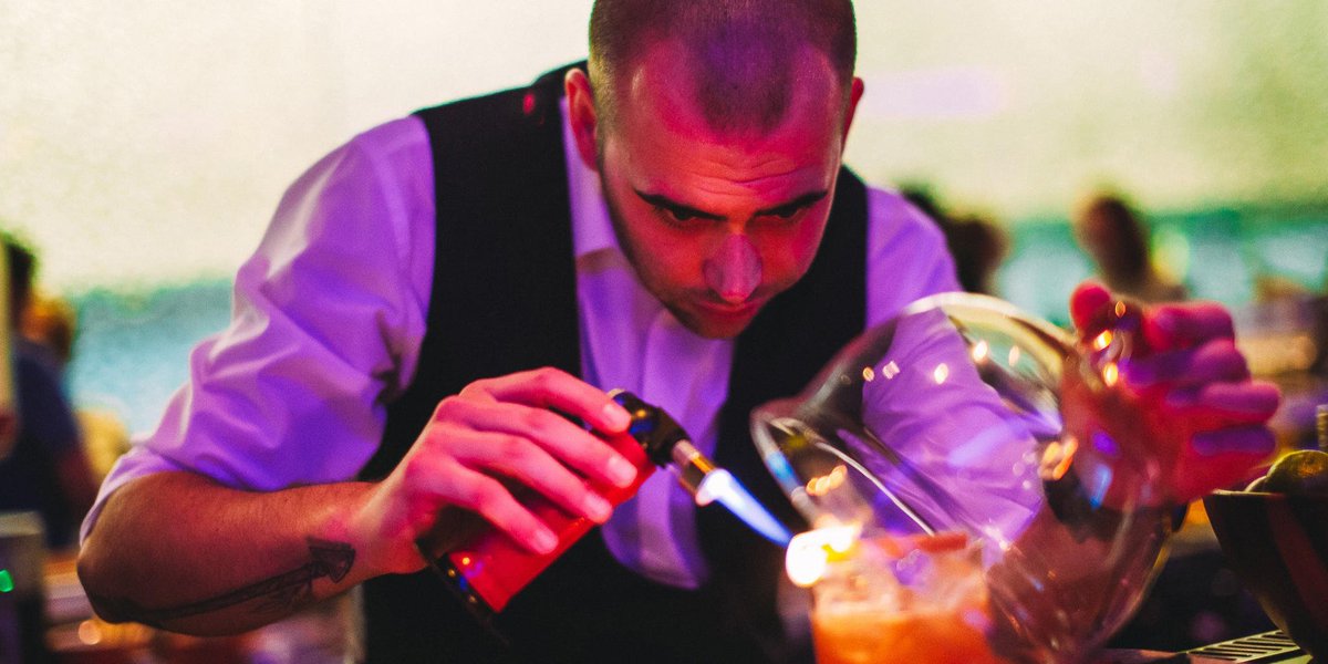 Start your evening with a free Aperitivo when your order your first drink! 🍸✨Every day from 5pm - 8pm… Who’s in? 😉