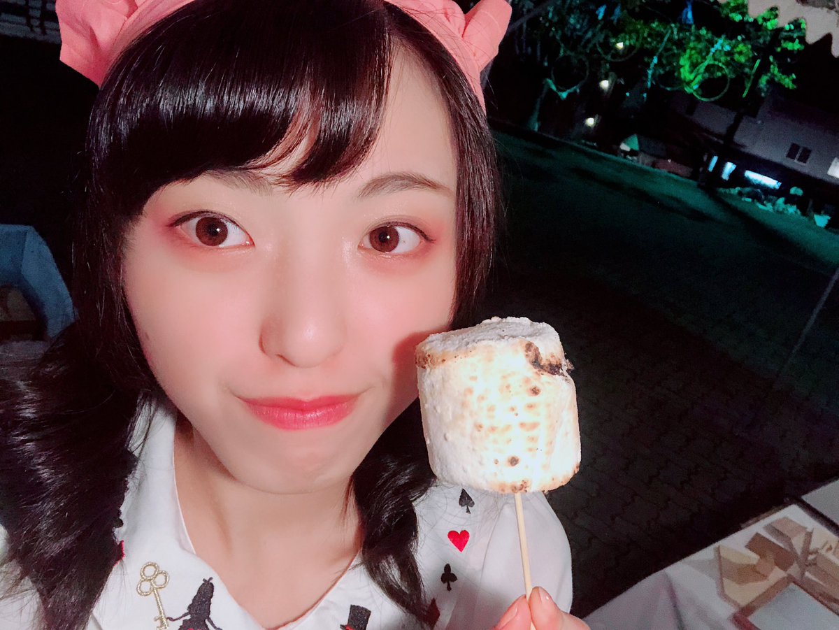 sofi809_'s tweet image. #日本芋十字社 さんに今回もお世話になりました☺️
美味しい芋薬だからみんな処方してもらうべし💊

#演劇座ポラリス の焼きマシュマロは、メガマシュマロが人気となっております！
3枚目の写真の通り、と〜っても大きいんですよ！
たくさんトッピングを乗せて、ぜひご賞味ください😋