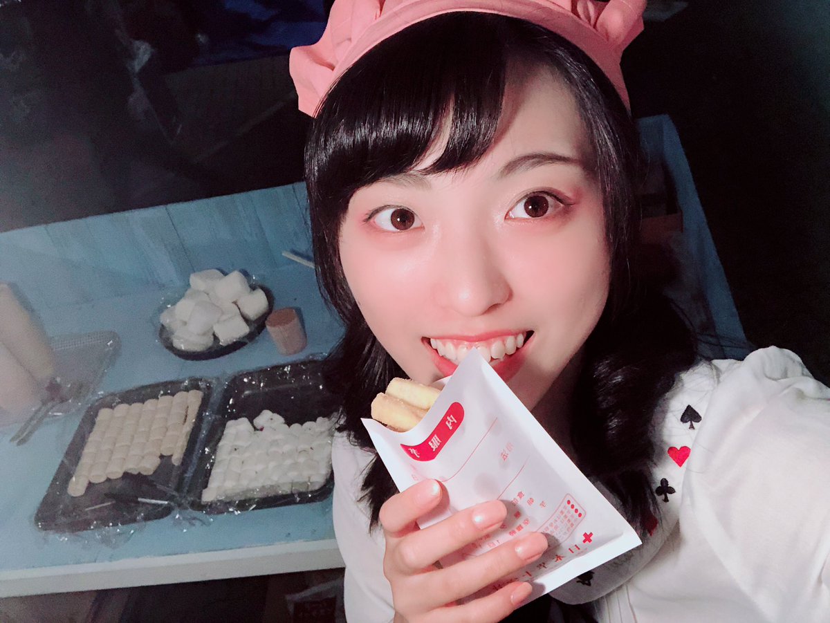 sofi809_'s tweet image. #日本芋十字社 さんに今回もお世話になりました☺️
美味しい芋薬だからみんな処方してもらうべし💊

#演劇座ポラリス の焼きマシュマロは、メガマシュマロが人気となっております！
3枚目の写真の通り、と〜っても大きいんですよ！
たくさんトッピングを乗せて、ぜひご賞味ください😋