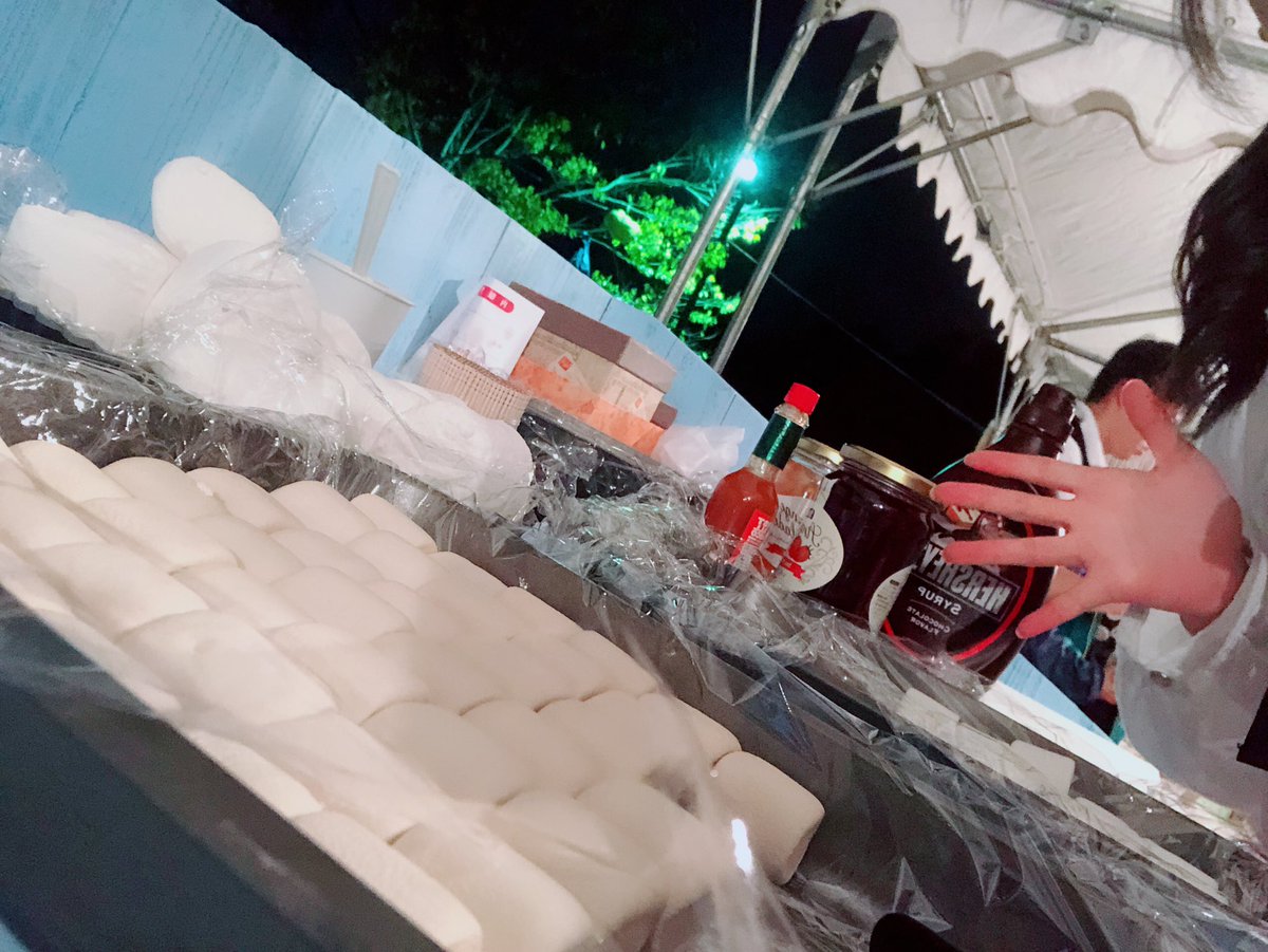 sofi809_'s tweet image. #日本芋十字社 さんに今回もお世話になりました☺️
美味しい芋薬だからみんな処方してもらうべし💊

#演劇座ポラリス の焼きマシュマロは、メガマシュマロが人気となっております！
3枚目の写真の通り、と〜っても大きいんですよ！
たくさんトッピングを乗せて、ぜひご賞味ください😋