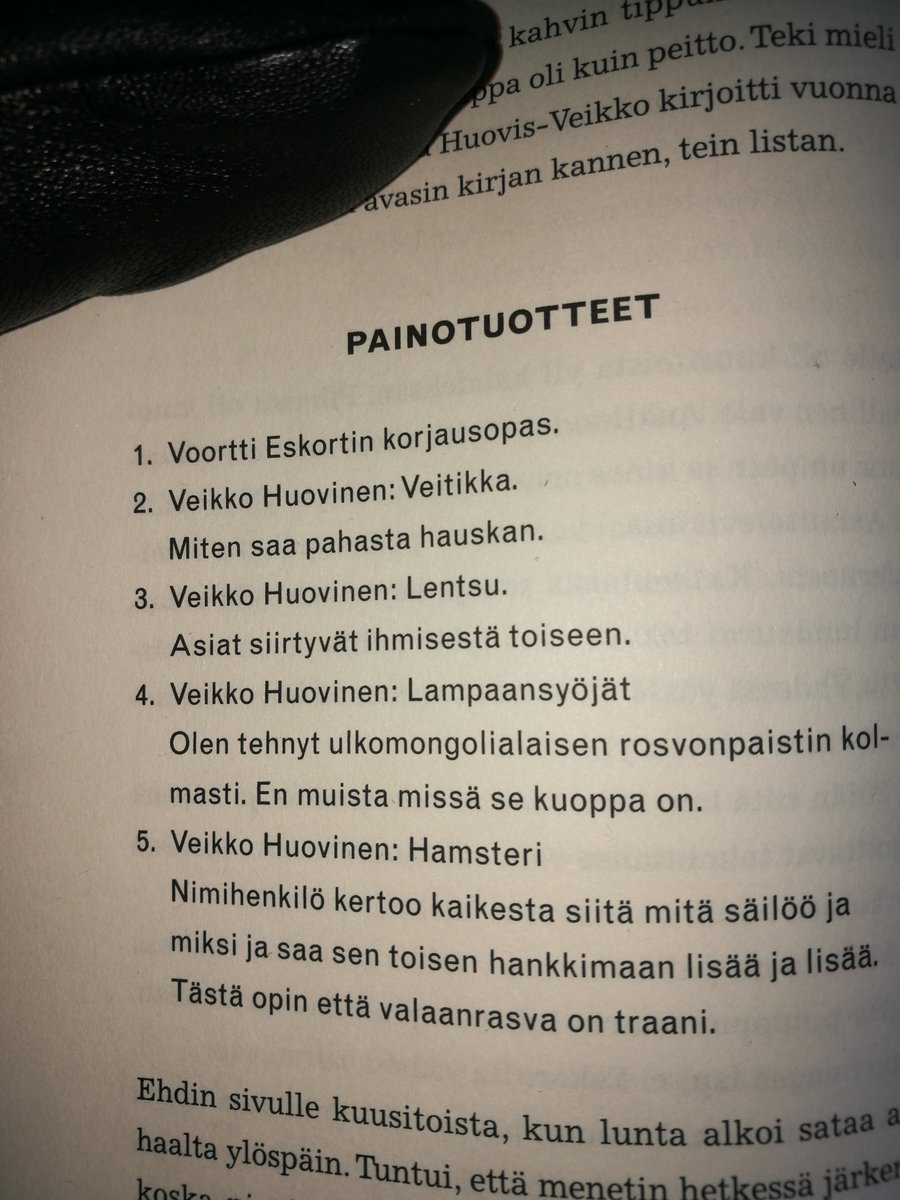 Mielensapah33's tweet photo. Kelvollisia painotuotteita. #mielensäpahoittaja #ennenkaikkioliparemmin #ekop #isänpäivä #ennen #nyt @TuomasKyr https://t.co/TBwAUDqAsY
