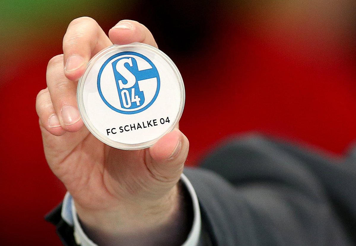 s04's tweet photo. Wir verlosen 0⃣4⃣ Tickets für die Auslosung im @fussballmuseum! Einfach diesen Post retweeten und ihr seid in der Auswahl. 🙌🏽 

Der Gewinner wird per DM benachrichtigt. Glück auf! #S04 https://t.co/XwtGHB4uEn