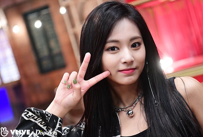 SubjectKpop's tweet photo. Tzuyu X VLIVE X Dispatch (2)

During the filming of "YES or YES"

#TWICE #트와이스 #쯔위 #YESorYES https://t.co/1iM4ha1gKx